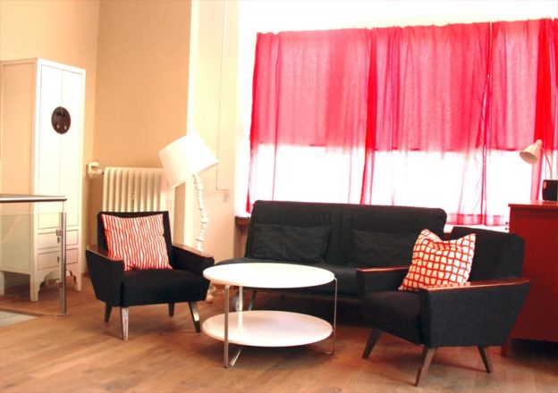 Living room – wheelchair accessible trendy Apartment Berlin
